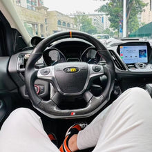 Load image into Gallery viewer, GM. Modi-Hub For Ford 2012-2014 Focus ST /C-MAX Carbon Fiber Steering Wheel
