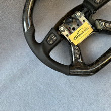 Load image into Gallery viewer, GM. Modi-Hub For GMC 2003-2007 Hummer H2 / Savana / Sierra Carbon Fiber Steering Wheel