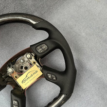 Load image into Gallery viewer, GM. Modi-Hub For GMC 2003-2007 Hummer H2 / Savana / Sierra Carbon Fiber Steering Wheel