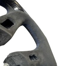 Load image into Gallery viewer, GM. Modi-Hub For GMC 2003-2007 Hummer H2 / Savana / Sierra Carbon Fiber Steering Wheel