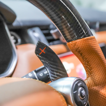 Load image into Gallery viewer, GM. Modi-Hub For Land Rover 2014-2021 Range Rover / 2018-2020 Range Rover Velar / 2020-2022 Range Rover Evoque / 2020-2023 Discovery Sport Carbon Fiber Steering Wheel