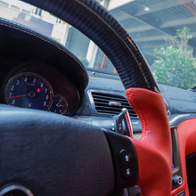 Load image into Gallery viewer, GM. Modi-Hub For Maserati 2003-2012 Quattroporte / 2008-2014 GranTurismo Carbon Fiber Steering Wheel