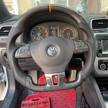 Load image into Gallery viewer, GM. Modi-Hub For VW 2010-2014 MK6 / 2006-2010 Jetta / 2010-2015 Passat / 2011-2018 Tiguan / 2009-2017 CC Carbon Fiber Steering Wheel