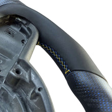 Load image into Gallery viewer, GM. Modi-Hub For Volvo 2019-2023 V60 Carbon Fiber Steering Wheel
