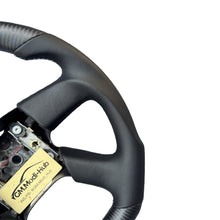 Load image into Gallery viewer, GM. Modi-Hub For GMC 2003-2007 Hummer H2 / Savana / Sierra Carbon Fiber Steering Wheel
